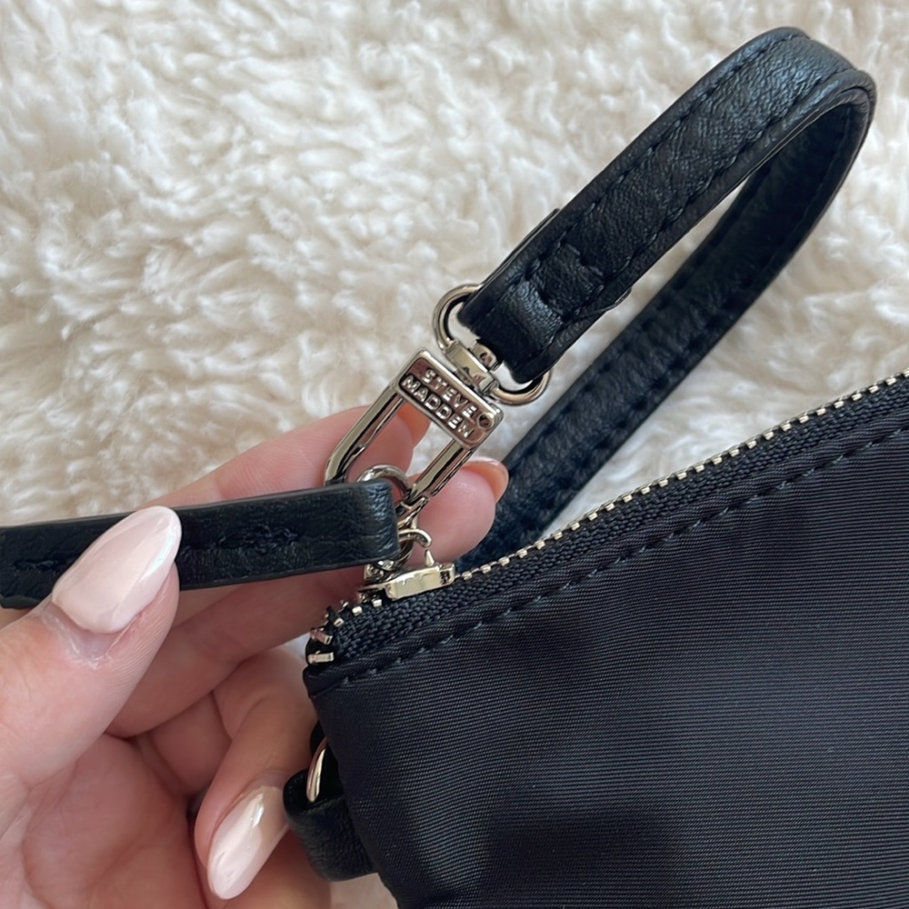 NWOT Steve Madden Black Wristlet Bag - Picture 4 of 4